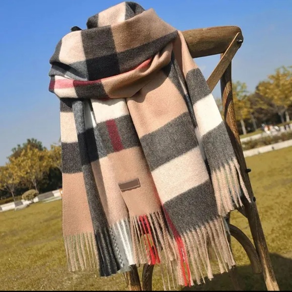 New 2024 š BURBERRY LONDON Giant Check Cashmere Scarf XL Shawl Wrap Fringe - Picture 4 of 7